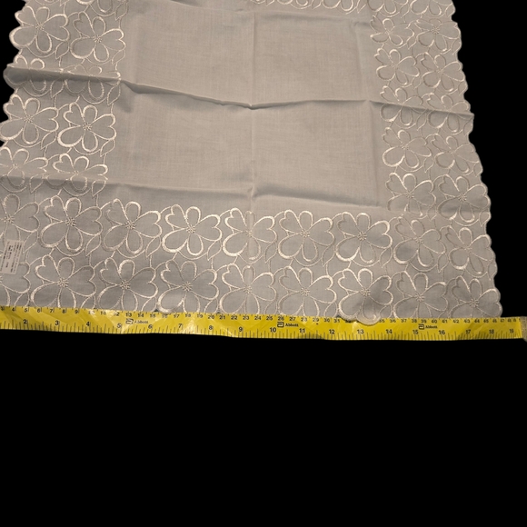 Yves Saint Laurent White Floral Scarf 18 By18 NEW - Picture 4 of 8